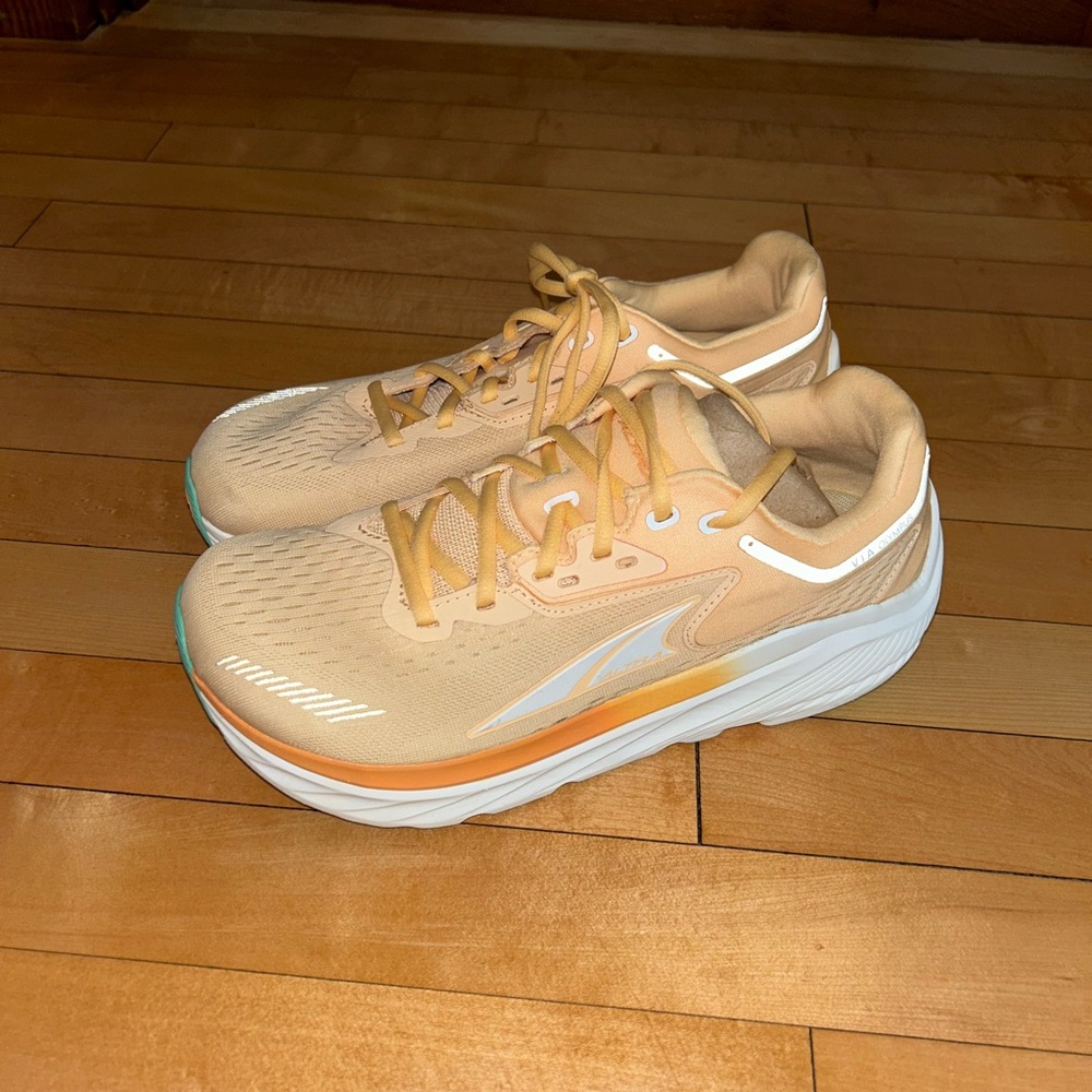 Altra Via Olympus women’s NWOT